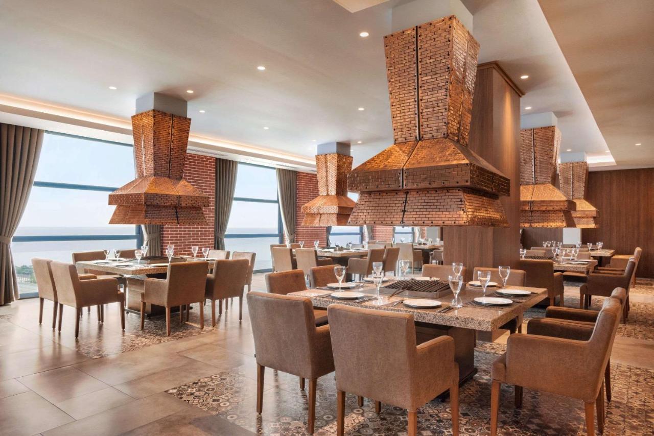 รามาดา พลาซา บาย วินด์แฮม ริเซ Hotel รีเซ ภายนอก รูปภาพ The restaurant