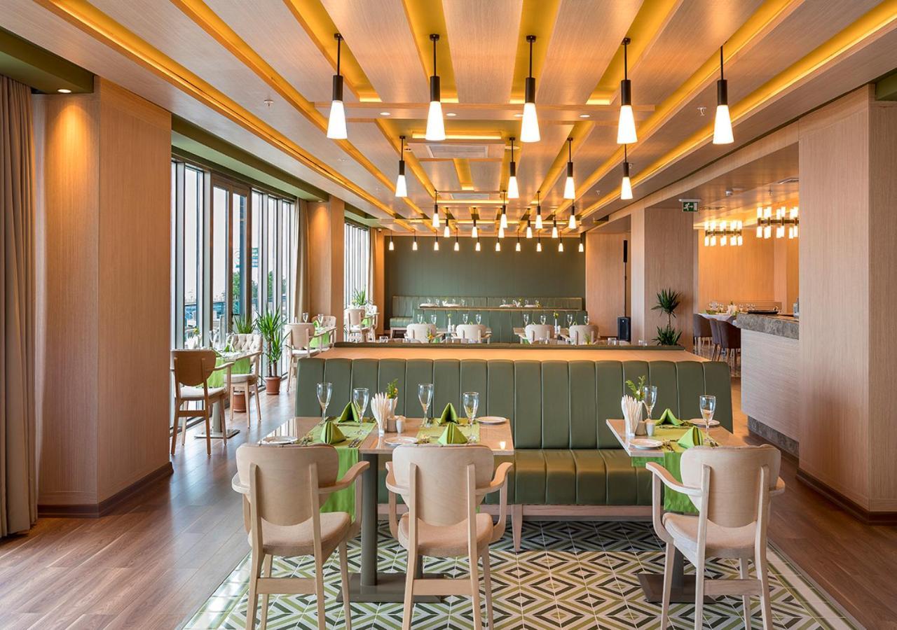 รามาดา พลาซา บาย วินด์แฮม ริเซ Hotel รีเซ ภายนอก รูปภาพ The Club at The Landmark, Hong Kong